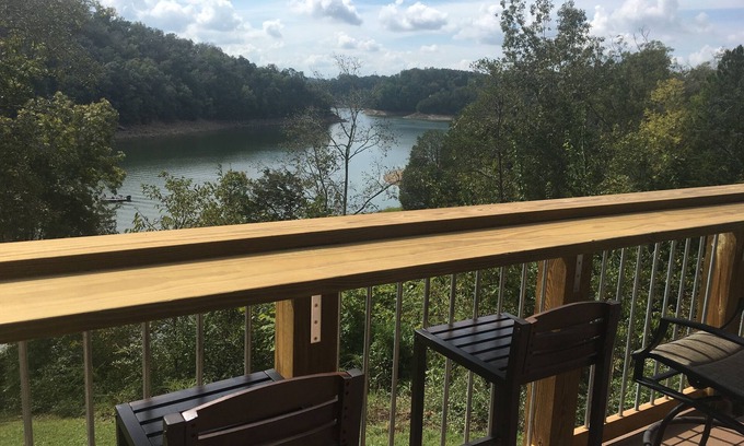 Dandridge House | Private and Peaceful Lakefront Cabin, just north of Smokey Mountains