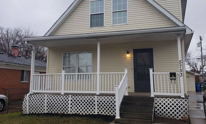 Dearborn Heights House | Private and quiet for families and business travelers.