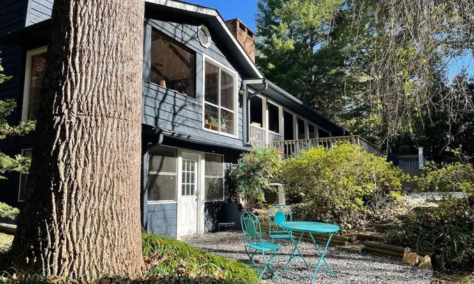 Landrum Apartment | Private Apartment on Beautiful Grounds, Walking Distance to Landrum SC