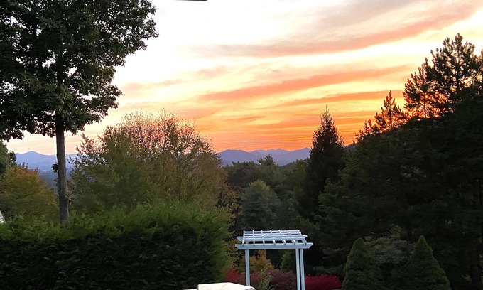 Asheville House | Private apt. in large home with Gorgeous Mountain Views!