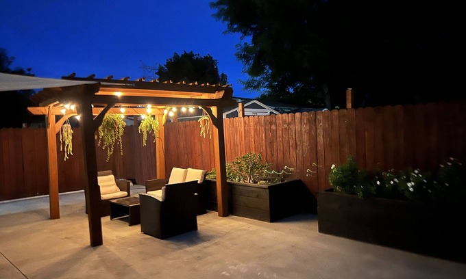 Reseda House | Private Back House