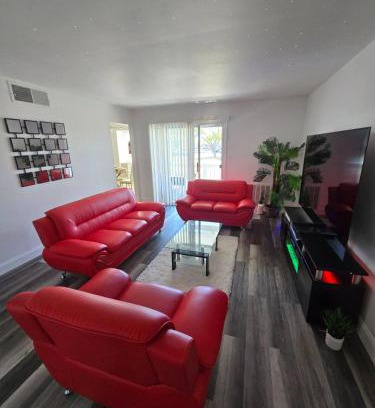 Burlington Apartment | Private Balcony-Pet Friendly -City Access -Gaming