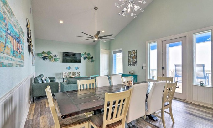 Freeport House | Private Beach and Oceanfront Balcony Freeport Home