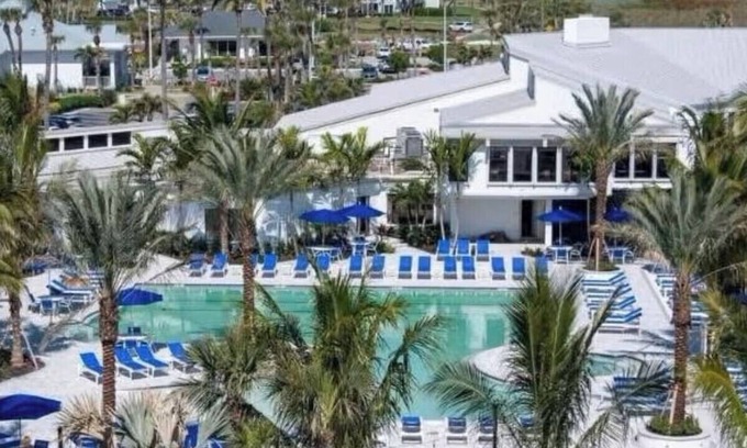 Fort Pierce Condo | Private Beach Community w/Pickle Ball/Golf/Tennis/Restaurant and Much More