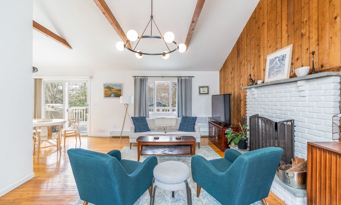 Southold House | Private Beach community home nestled in the heart of Long Island's North Fork