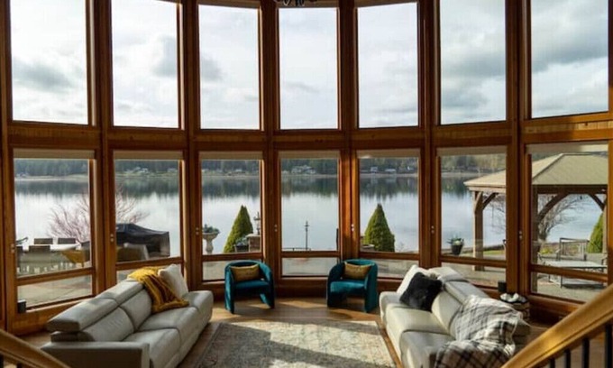 Shelton House | Private beach luxury home sleeps 12, Shelton, WA