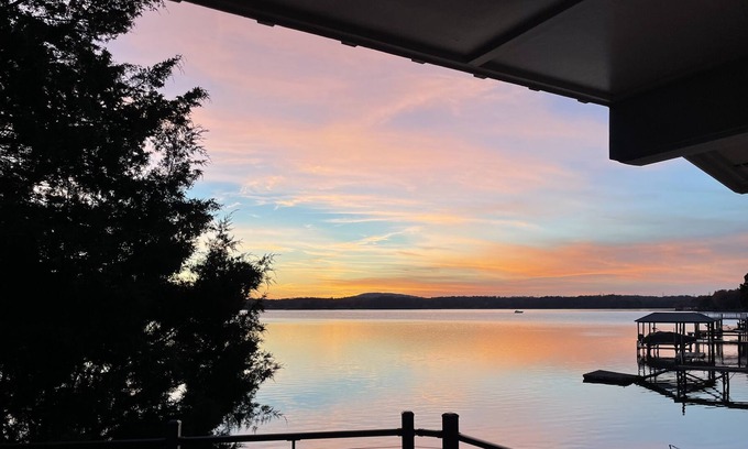 Bowling Green House | Private Beach On Lake Wylie: Swim, Fish, & Boat!