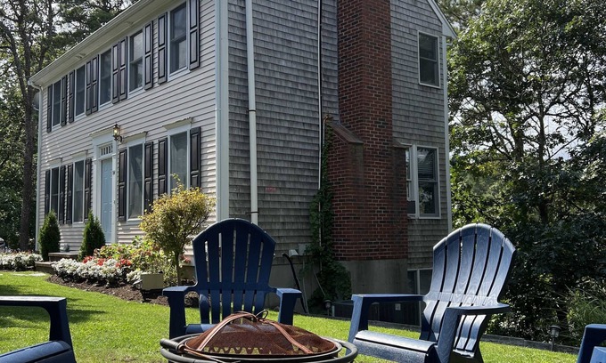South Chatham House | Private Beach on Pond, Linens Included, Kayak & Canoe. All Rooms w/Pond Views!