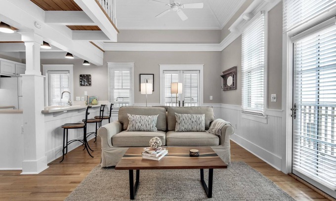 Rosemary Beach Cottage | PRIVATE BEACH/POOL ACCESS-Cozy Getaway-One minute to the Beach! 2bikes