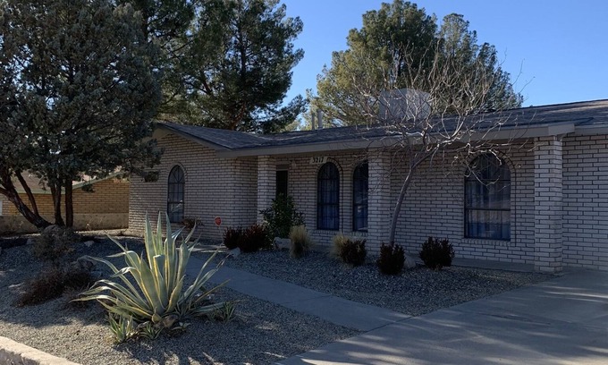 Las Cruces House | Private Beach Volleyball Retreat