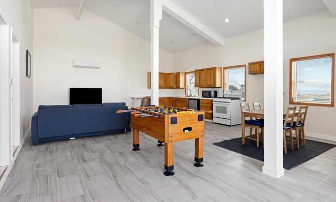 Oak Harbor House | Private Beachfront Access Guesthouse in Oak Harbor!
