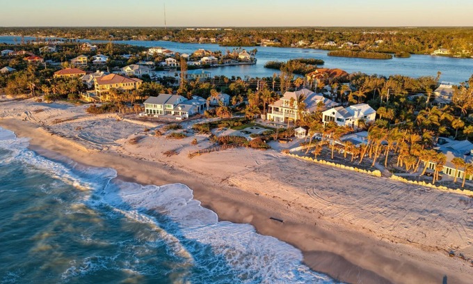 Nokomis House | Private beachfront estate on Gulf by LUXVP