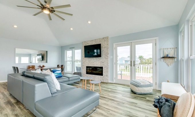 Pirates Beach House | Private Beachside Home, Perfect for Families, Updated Interior & Near Beach