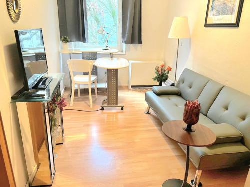 Gelsenkirchen-Mitte House | Private Bedroom and Bathroom in a Shared Apartment in the Heart of Gelsenkirchen