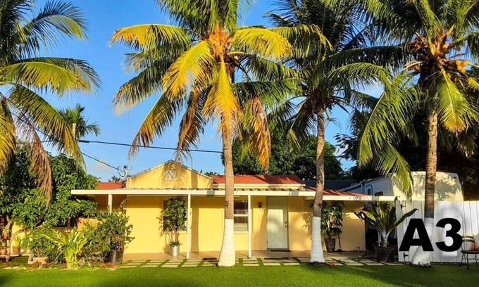 Coral Way Bed & Breakfast | Private Bedroom, Bath with Private Entrance in a House in Little Havana, Miami