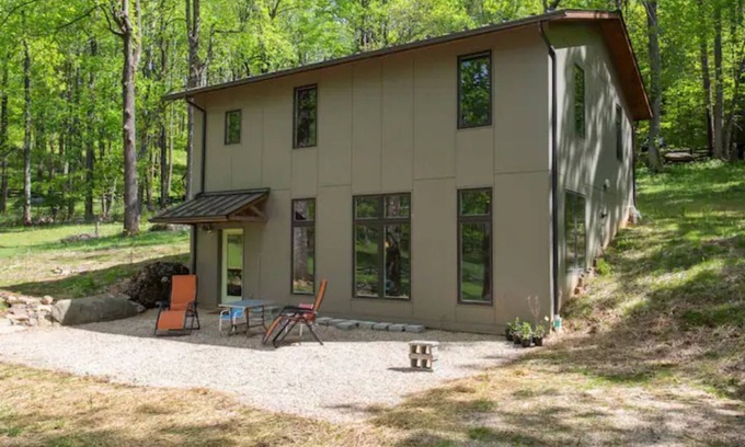 Tyro House | Private Blue Ridge Mountain Retreat/Modern home immersed in natural beauty!