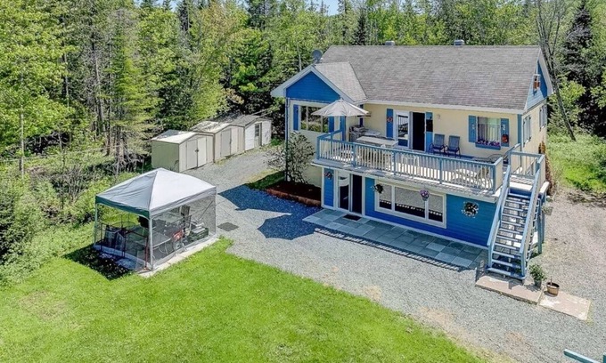 St-Adolphe-d'Howard Ski Chalet | Private Chalet in Saint-Adolphe-D'Howard