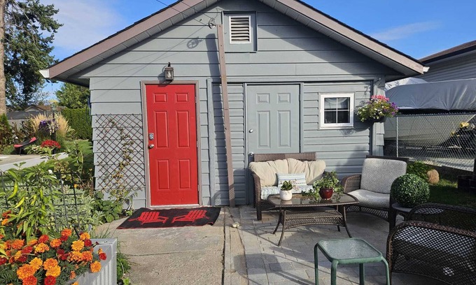 Rutland Cottage | Private carriage house w/Hot tub &Pool