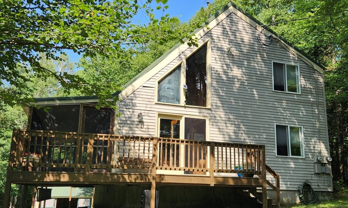 West Dover House | Private Chalet located 8 minutes from Mt. Snow and close to golf and hiking.