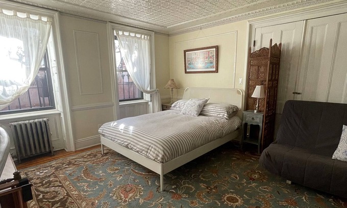 Clinton Hill House | Private & cheerful 1-bedroom garden apartment in Brooklyn townhouse