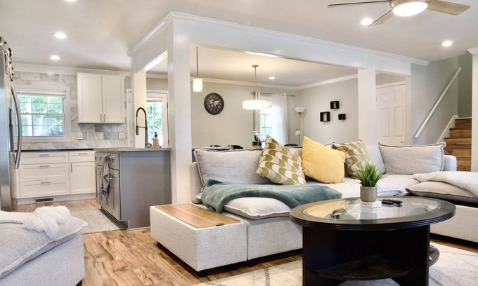 Dallas House | Private & comfy home. Pet Friendly