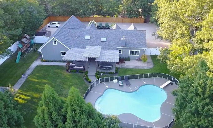 Hampton Bays House | Private completely fenced in property. Near beach