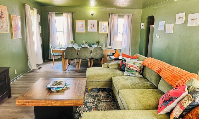 Russell Condo | Private Condo 2BED/2BA/Grill/Laundry/Kitchen/Firepit/Office-10PP-Pet Friendly