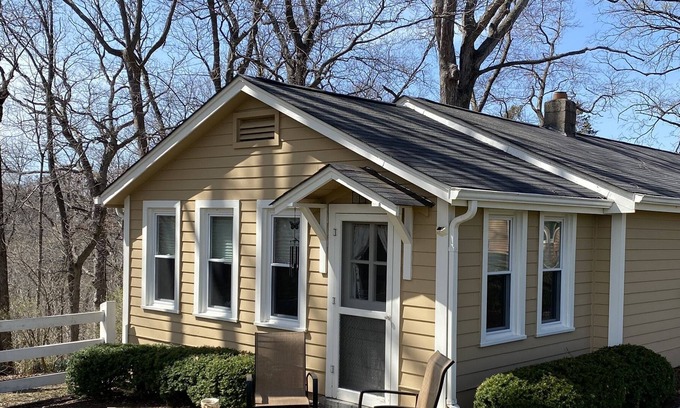 Lake St Louis Cottage | Private cottage close to interstate and shopping.