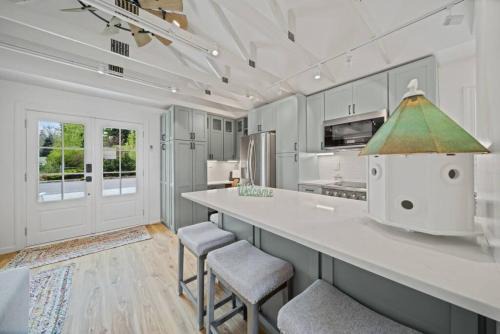Coeur d'Alene House | Private Cottage on Annie
