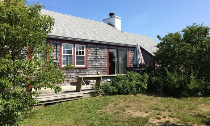 Madaket House | Private cottage Tristams Group 5 min walk to the beach