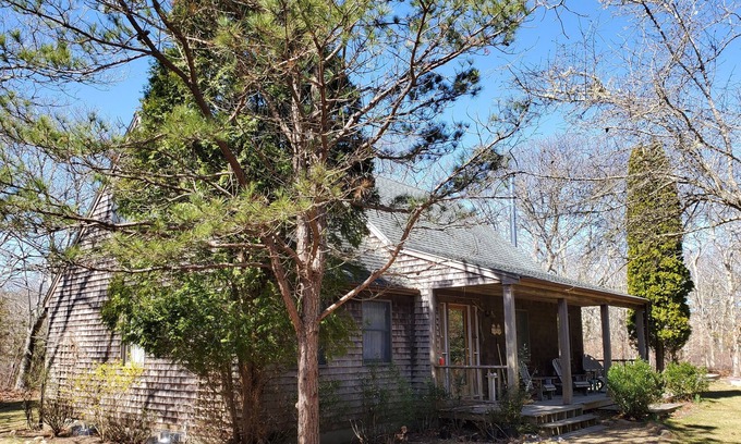 Vineyard Haven Cottage | Private cottage with association pool