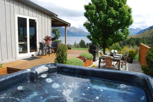 Closeburn House | Private Cottage with Spa and Amazing Lake Views