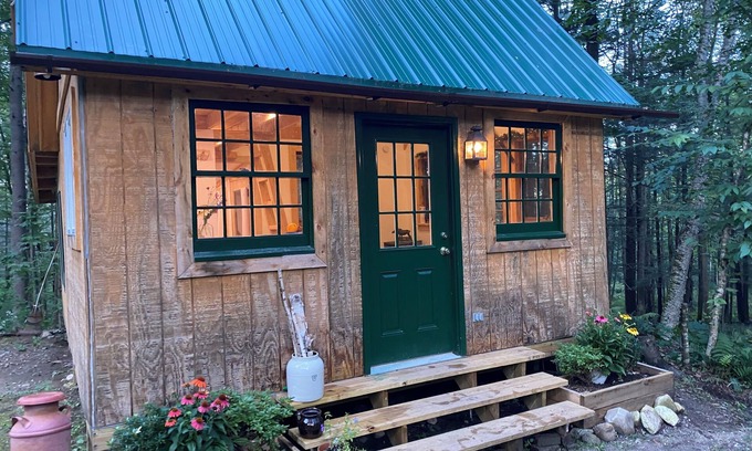 Brattleboro Cabin | Private, cozy, and charming cabin just minutes from town.