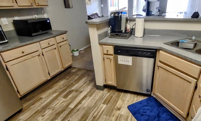 Thornton Apartment | Private Cozy & Clean Room