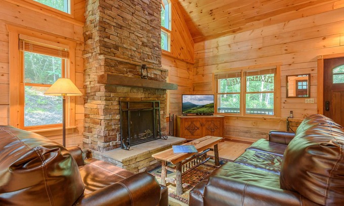 Fleetwood Cabin | Private Creekside Cabin with Hot Tub