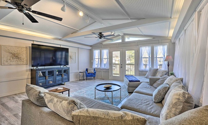 Rockwell House | Private Dock & Deck: Lakefront Hot Springs Home!