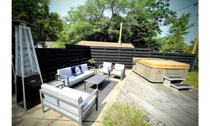 Beachwood-Bluffton House | Private Dog Friendly Cottage with Hot Tub