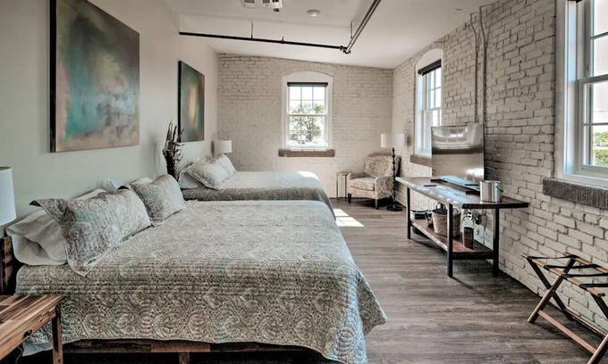 Hickory Apartment | Private Double King Retreat in Historic Downtown!