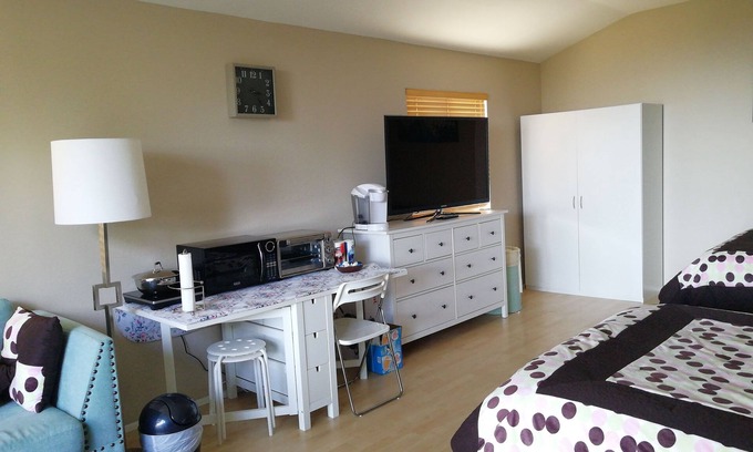 Rancho Cucamonga House | Private entrance, quiet, peaceful family suite.