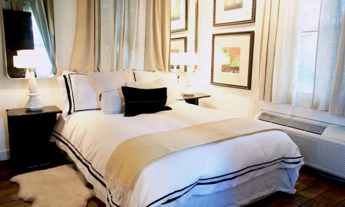 Elloree House | Private entrance charming room with clawfoot tub.