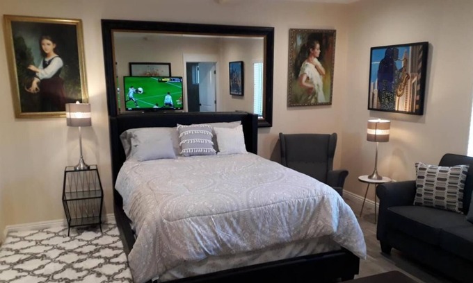 Northridge House | Private Entrance Luxury Guesthouse