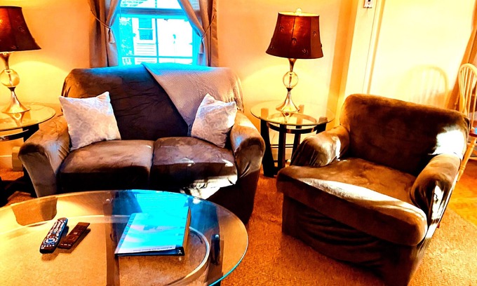 Deering Center Apartment | Private Entrance Residential Portland