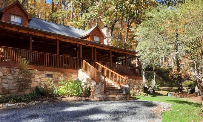 Waynesville Cabin | Private Family Cabin on Creek w/Hot Tub - Kid & Dog Friendly, Grill & Fireplace