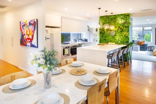 Christchurch Apartment | Private Family City Retreat, Sleeps 8