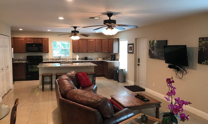 Oakes Estates House | Private Guest House on Acreage