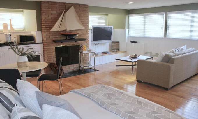 Beverlywood Apartment | Private Guest Suite in West Los Angeles