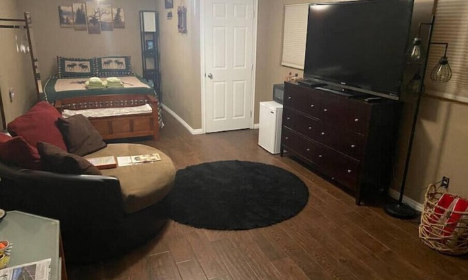 Twin Peaks Apartment | Private Guest Suite with outdoor private patio and Jacuzzi