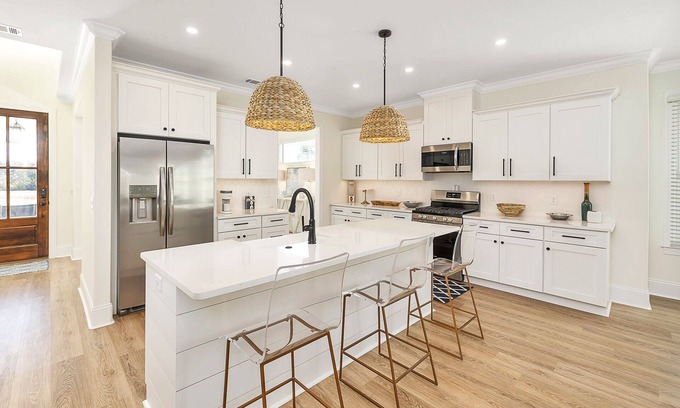 Saint Simons Heights House | Private Heated Pool & Spa | Close to Beaches, Restaurants & Shopping!