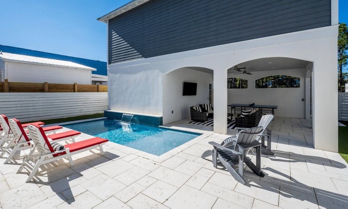 San Juan House | Private Heated Pool! Golf Cart! 6 Adult Bikes! Seagrove!