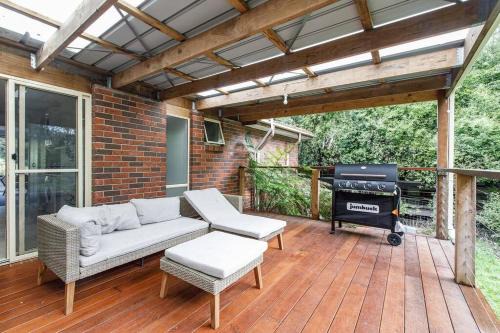Cockatoo House | Private Holiday Home With Rain Forest Creek View